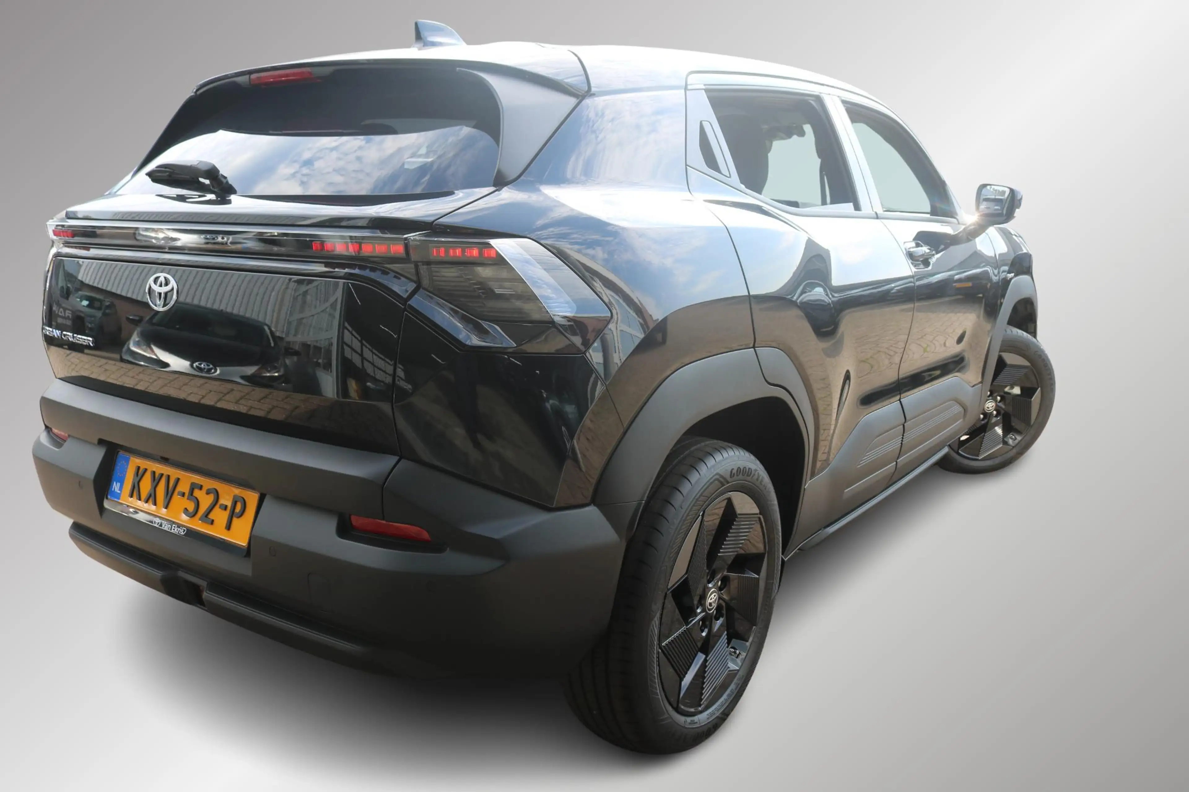 Toyota Urban Cruiser Dynamic 61 kWh , BSM, Achteruitrij camera, adaptiv — photo 6