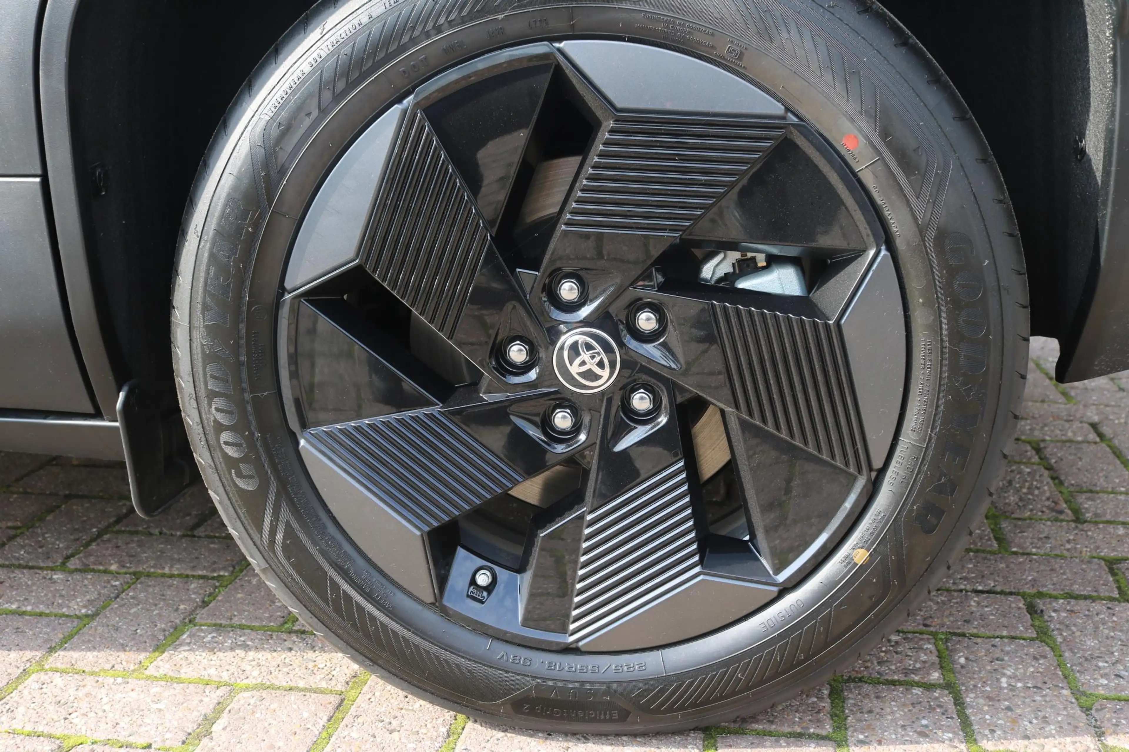 Toyota Urban Cruiser Dynamic 61 kWh , BSM, Achteruitrij camera, adaptiv — photo 13