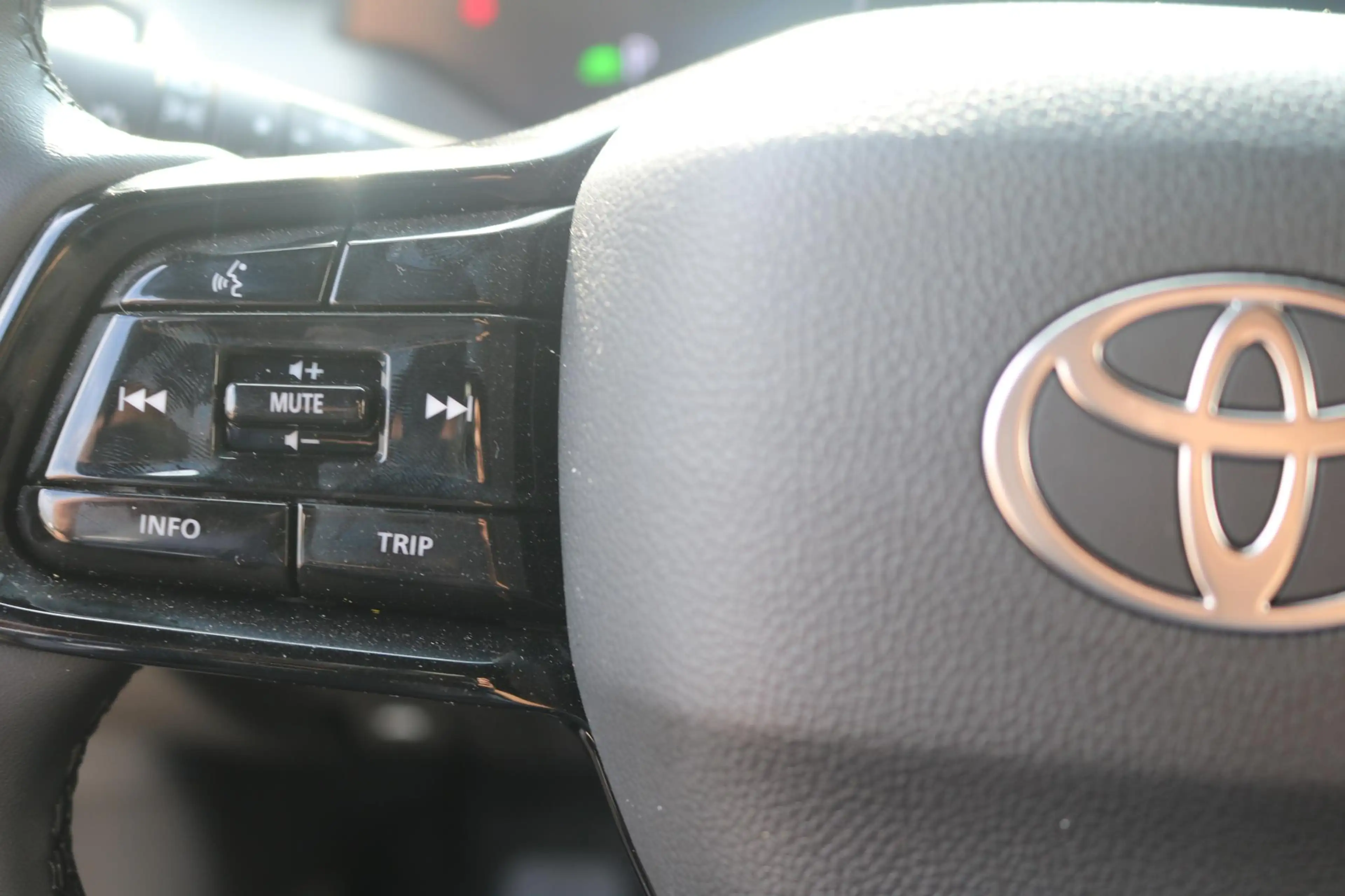 Toyota Urban Cruiser Dynamic 61 kWh , BSM, Achteruitrij camera, adaptiv — photo 3
