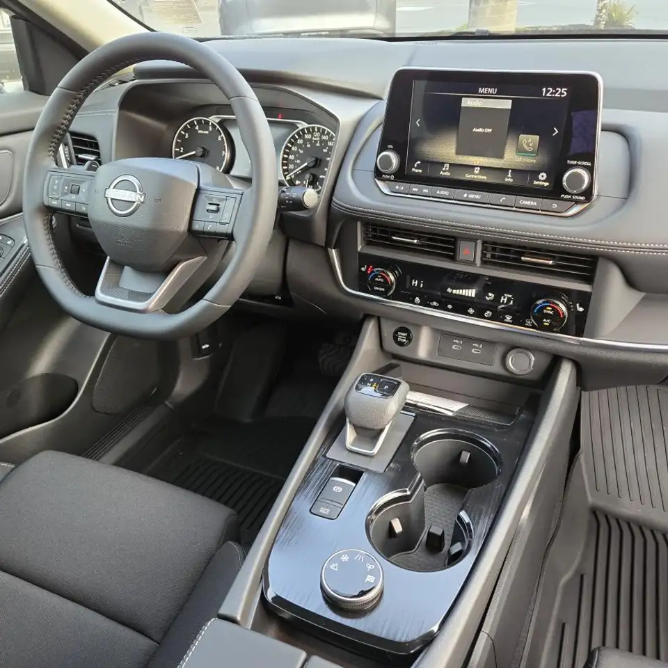 Nissan Rogue снимка Nissan Rogue