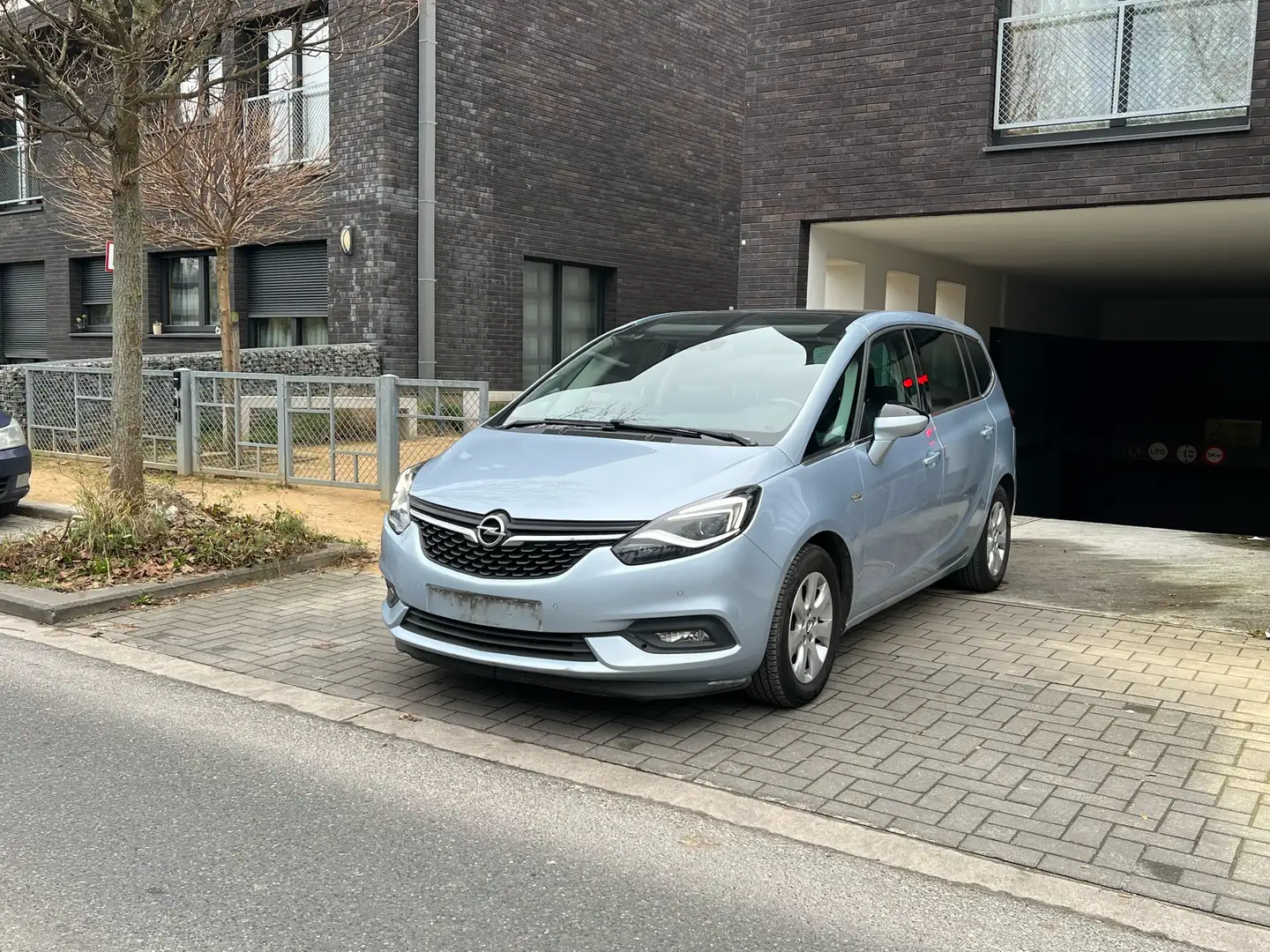 Opel Zafira 1.6 CDTi BlueInjection ECOTEC Innovation Bleu - 2