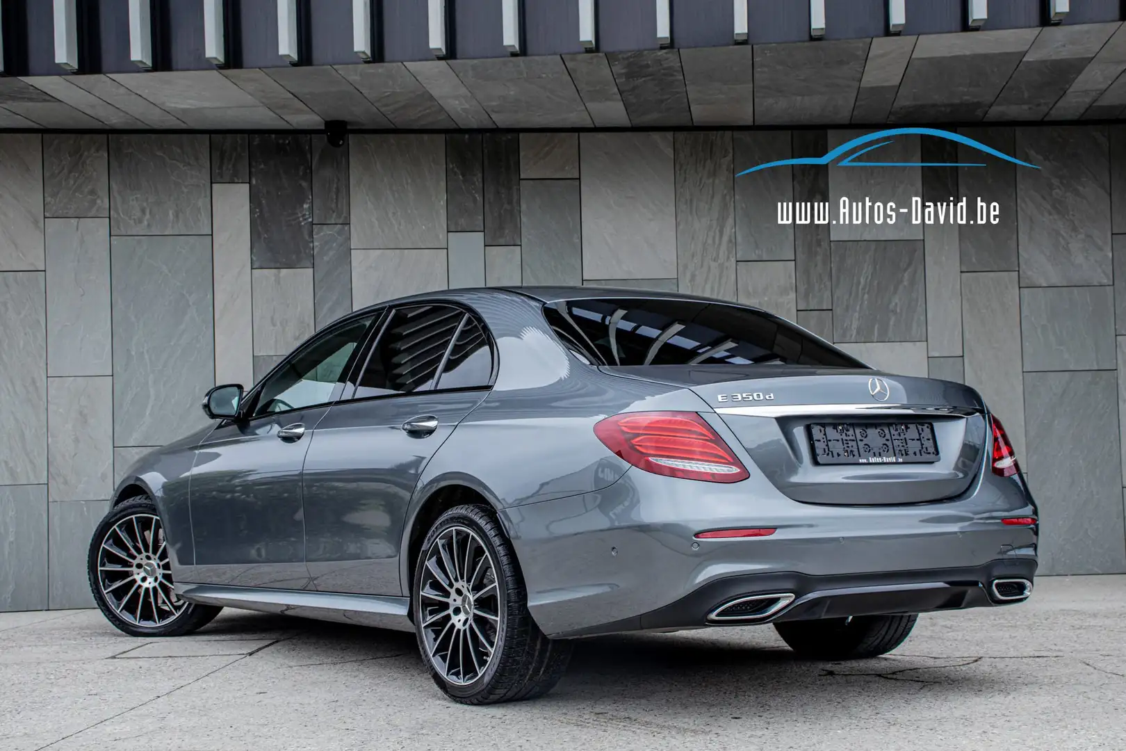 Mercedes-Benz E 350 d 9G-TRONIC AMG Line / APPLE CARPLAY / 360° Grijs - 2