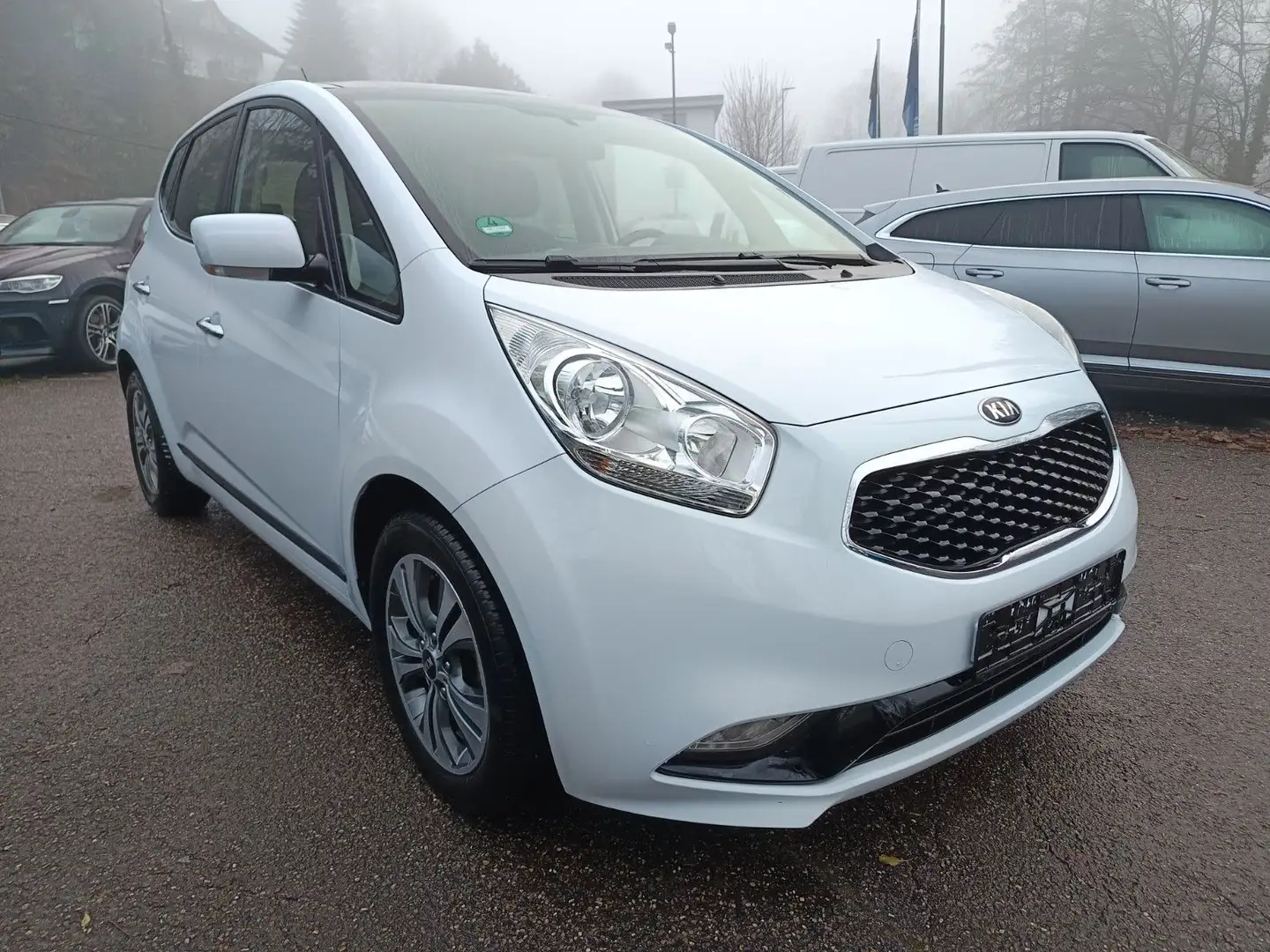 Kia Venga UEFA Euro 2016 Automatik Weiß - 1