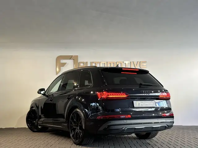 Audi Q7 view 2