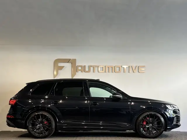 Audi Q7 view 12