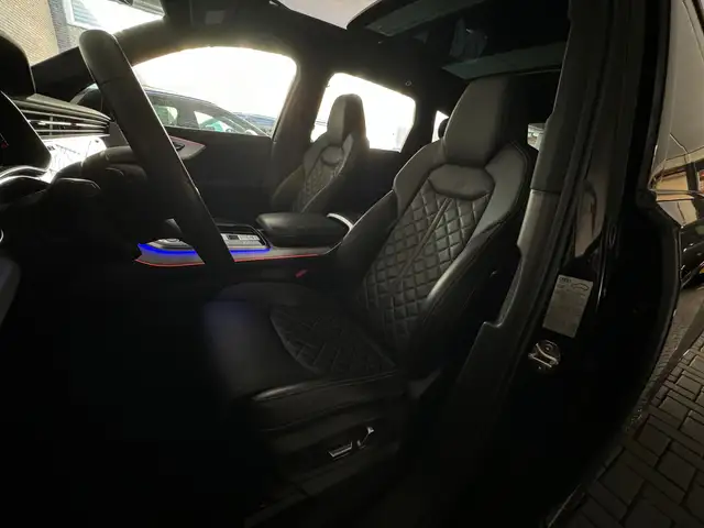 Audi Q7 view 4