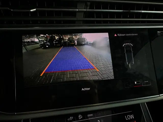 Audi Q7 view 24