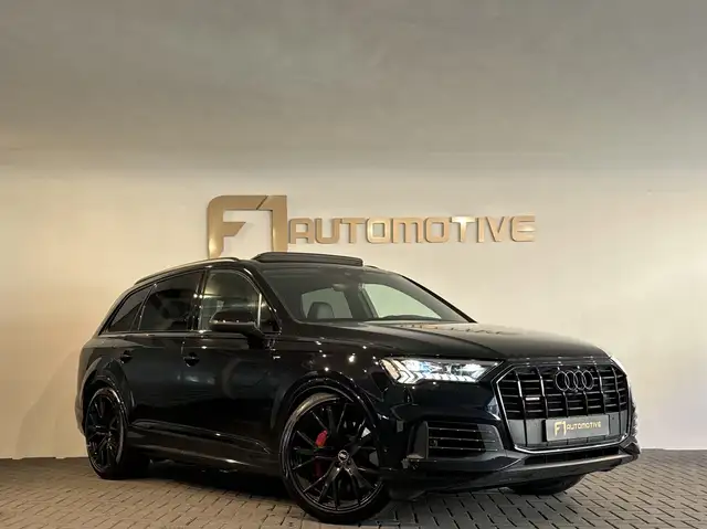Audi Q7 view 6