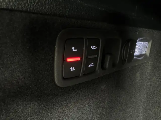 Audi Q7 view 8