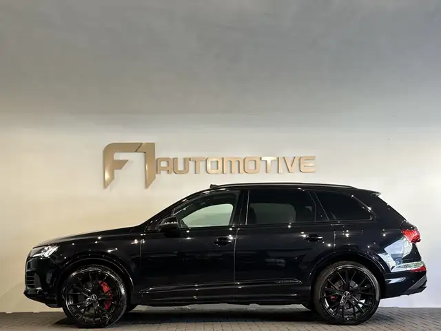 Audi Q7 view 14
