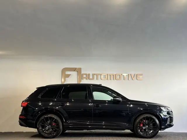 Audi Q7 view 13
