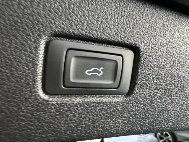 Audi Q7 view 16