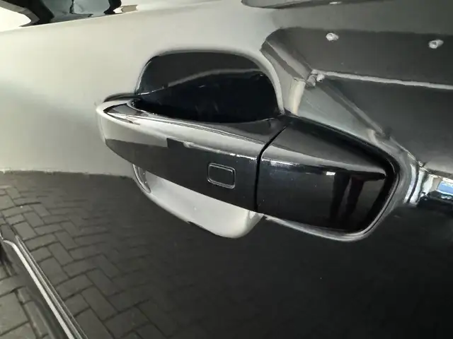 Audi Q7 view 7