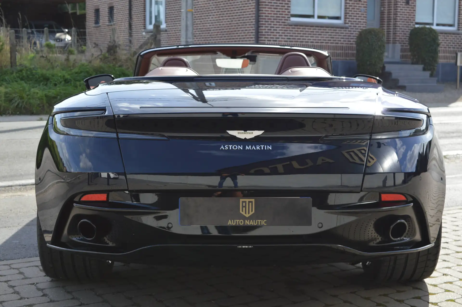 애스턴마틴 DB11 V8 2018 블랙 사진 4