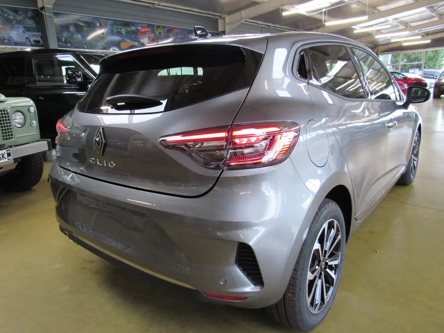 Renault Clio 1.0 TCE 90 TECHNO NEUVE -21% Grijs - 2