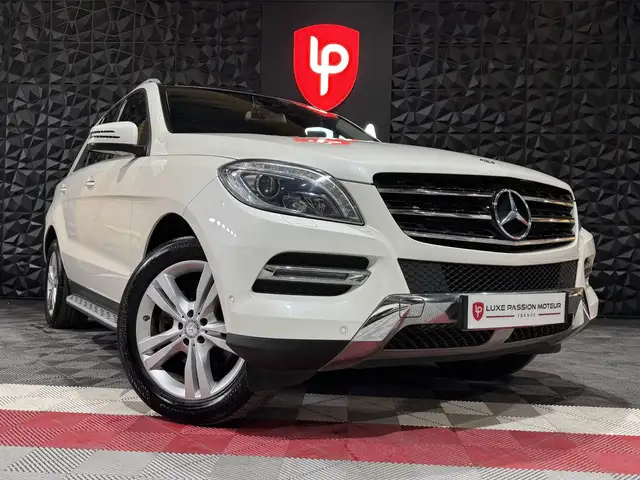 Mercedes-Benz M-Class view 3