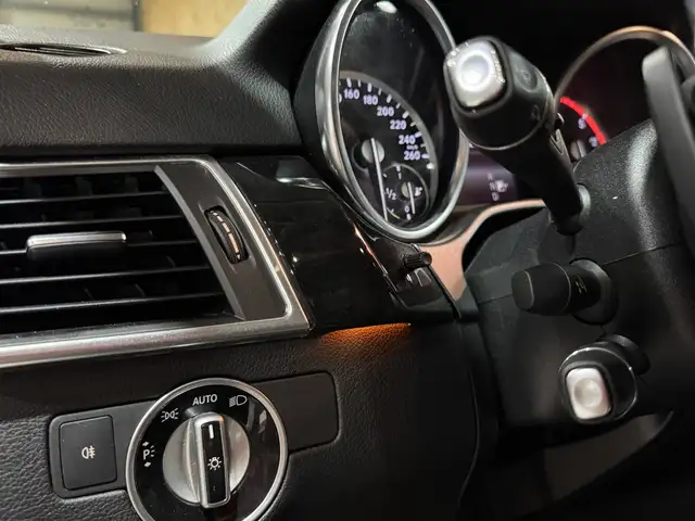 Mercedes-Benz M-Class view 23