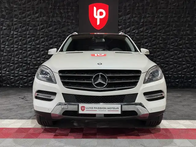 Mercedes-Benz M-Class view 2