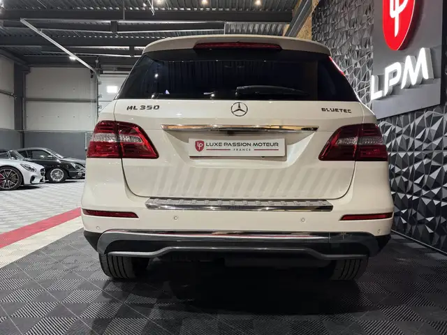 Mercedes-Benz M-Class view 4
