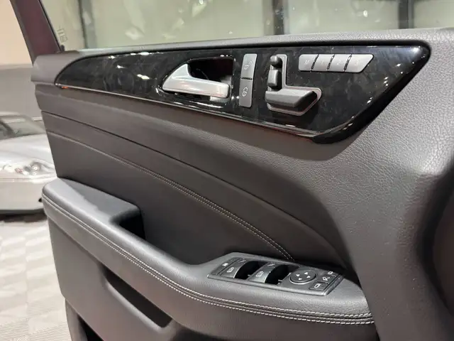 Mercedes-Benz M-Class view 22