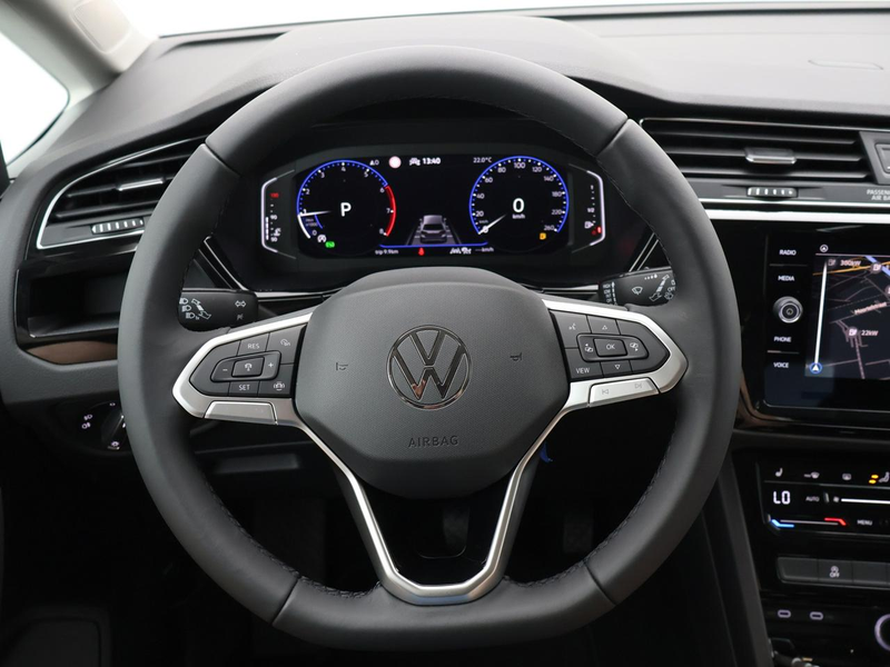 Volkswagen Touran 1.5 TSI Highline Business DSG *DEMO* — photo 11