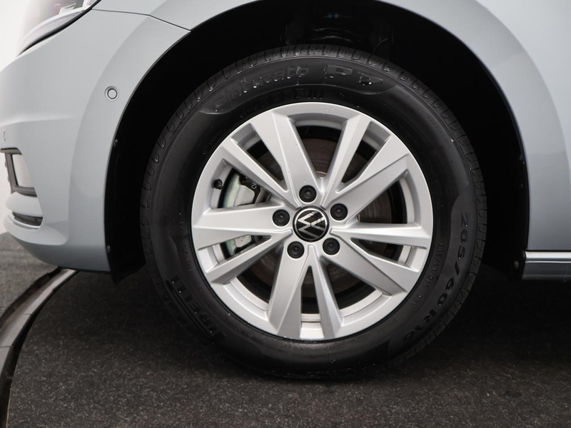 Volkswagen Touran 1.5 TSI Highline Business DSG *DEMO* — photo 8