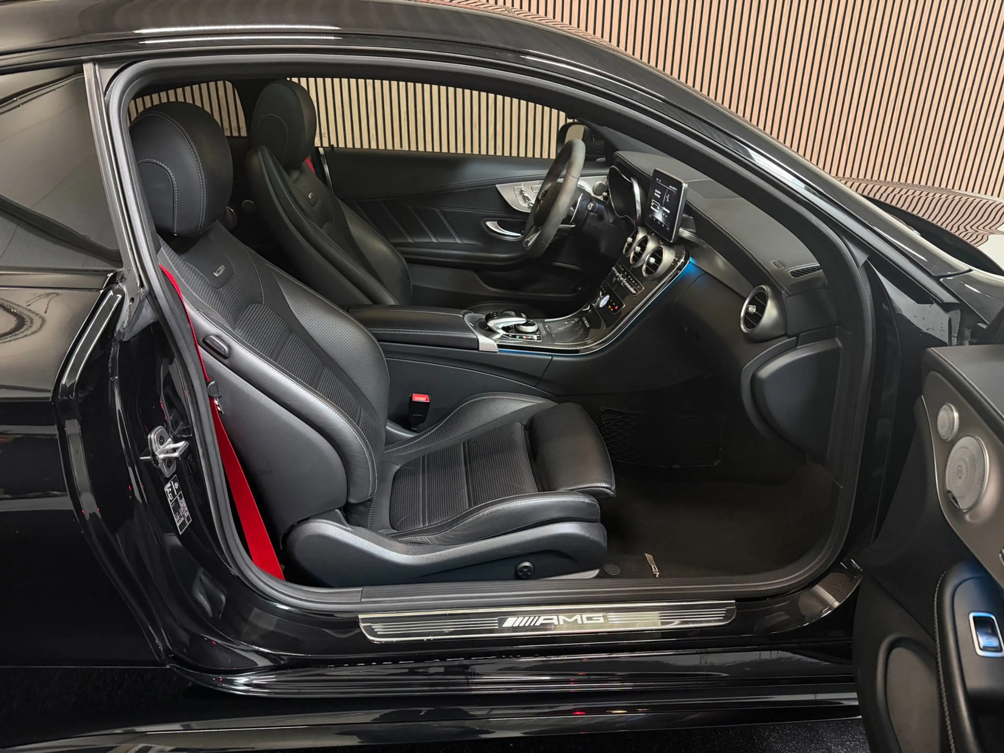 Mercedes-Benz C 63 AMG Coupé [ full option ] — photo 16
