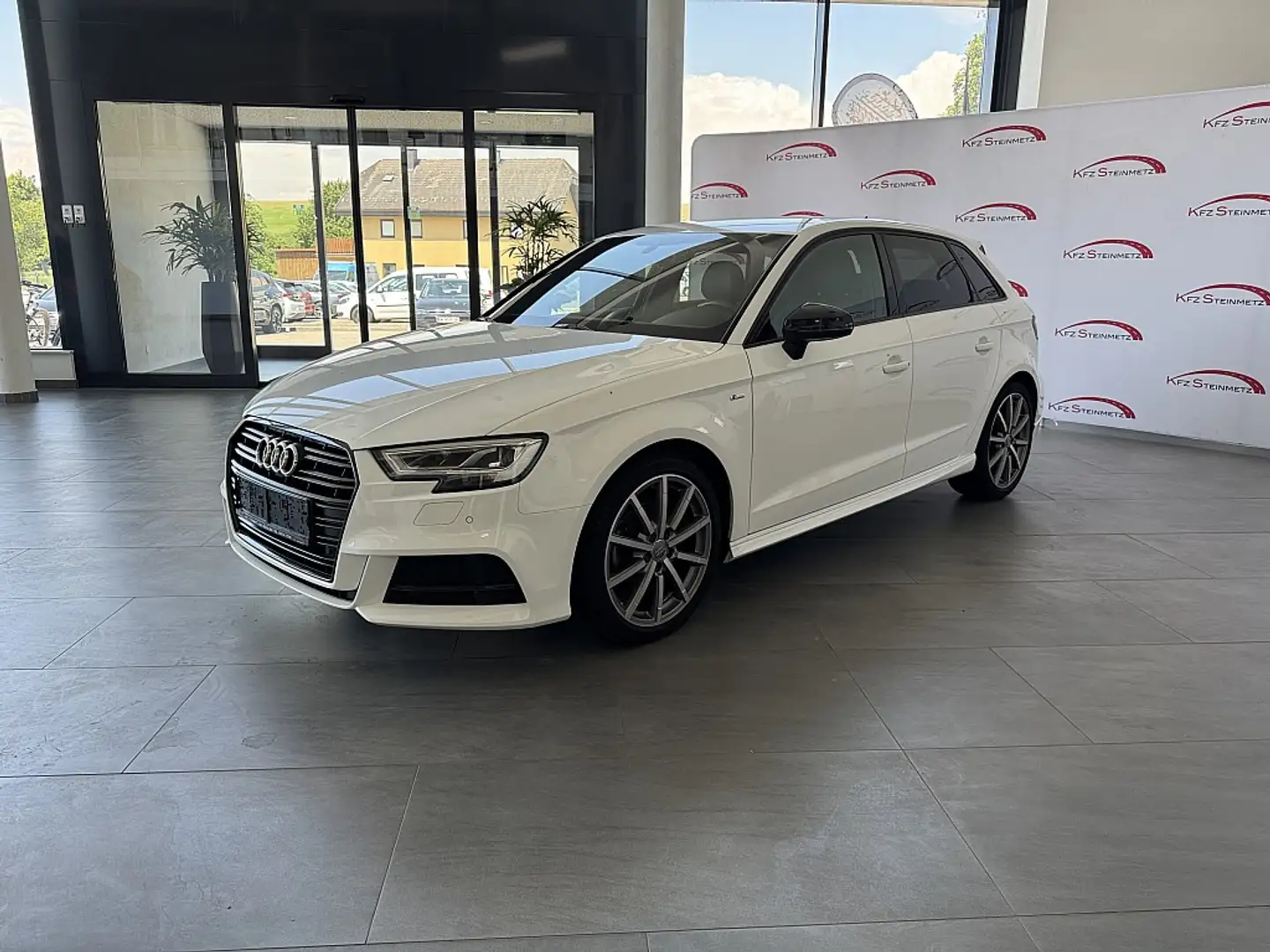 Audi A3 SB 1,6 TDI 2x S-line, Black, Xenon Weiß - 1