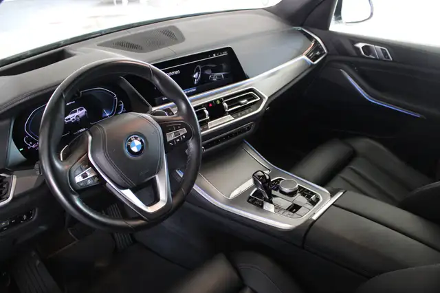 BMW X5 Xdrive45e view 11