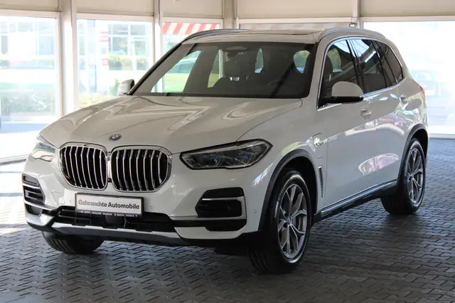 BMW X5 Xdrive45e view 2