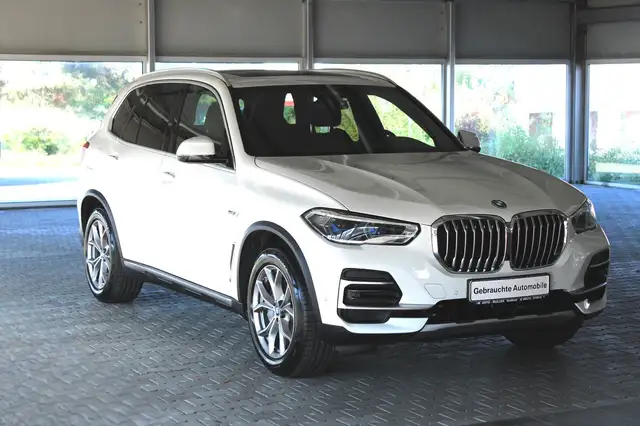 BMW X5 Xdrive45e view 5