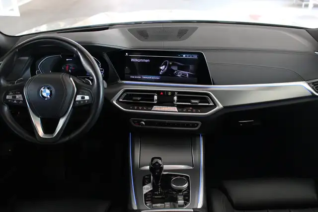BMW X5 Xdrive45e view 15