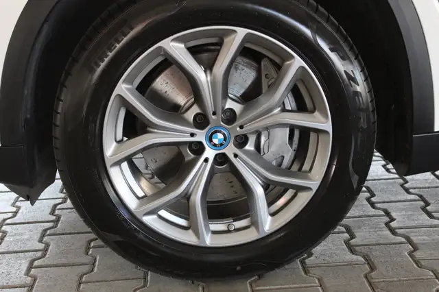 BMW X5 Xdrive45e view 10