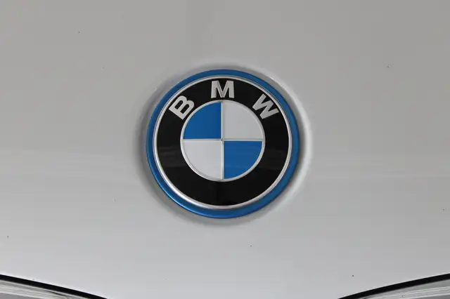 BMW X5 Xdrive45e view 9