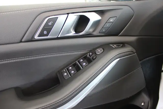 BMW X5 Xdrive45e view 13