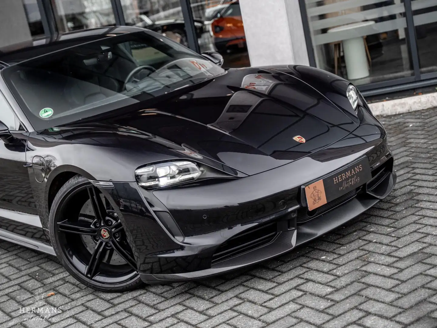 Porsche Taycan Turbo S 93 kWh / Ceramic / HUD / Passenger / Burme Schwarz - 2