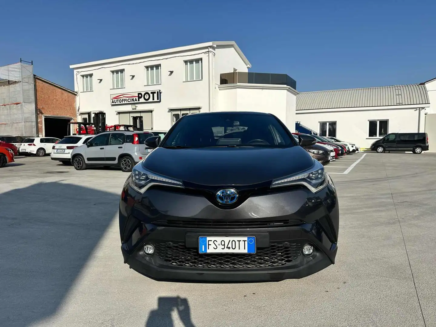Toyota C-HR 1.8 Hybrid E-CVT Lounge OK NEOPATENTATI Grijs - 2