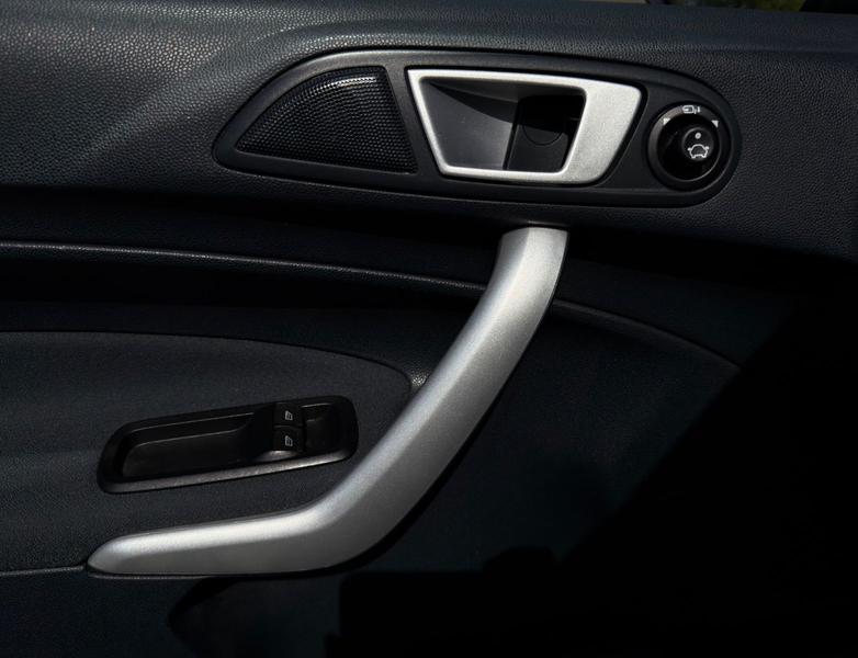Ford Fiesta Titanium *ZahnriemenNEU*Garantie*SHZ*PDC — photo 14