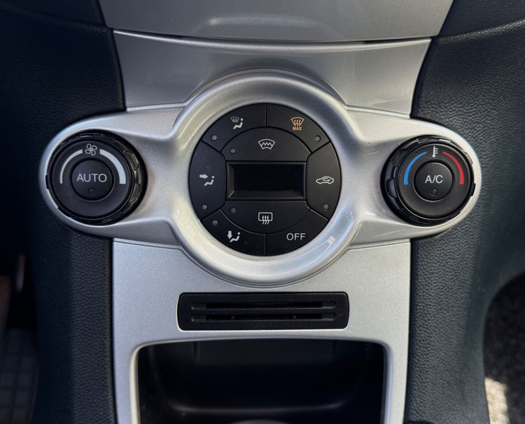 Ford Fiesta Titanium *ZahnriemenNEU*Garantie*SHZ*PDC — photo 15