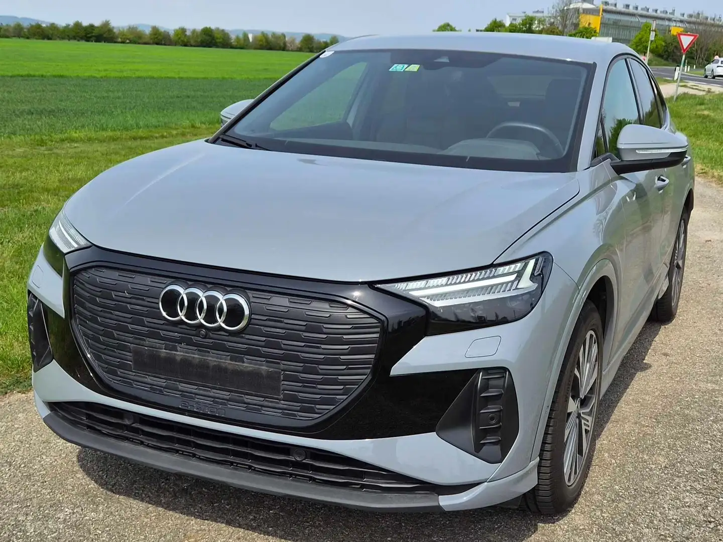 Audi Q4 e-tron Q4 35 e-tron 125kW 55kWh Grau - 1