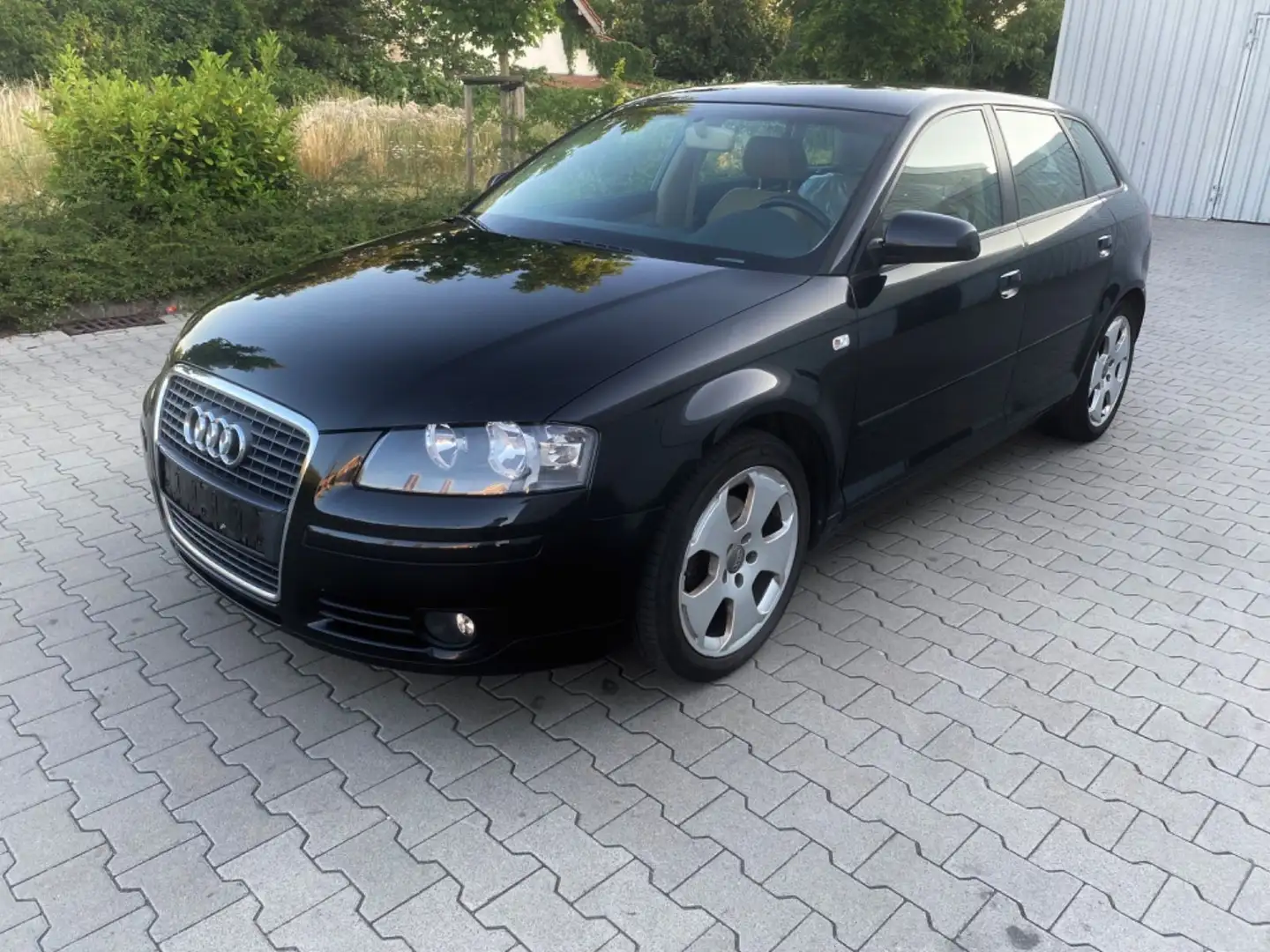 Audi A3 Sportback 2.0 FSI Ambition. Leder. TÜV-Neu. Zwart - 1