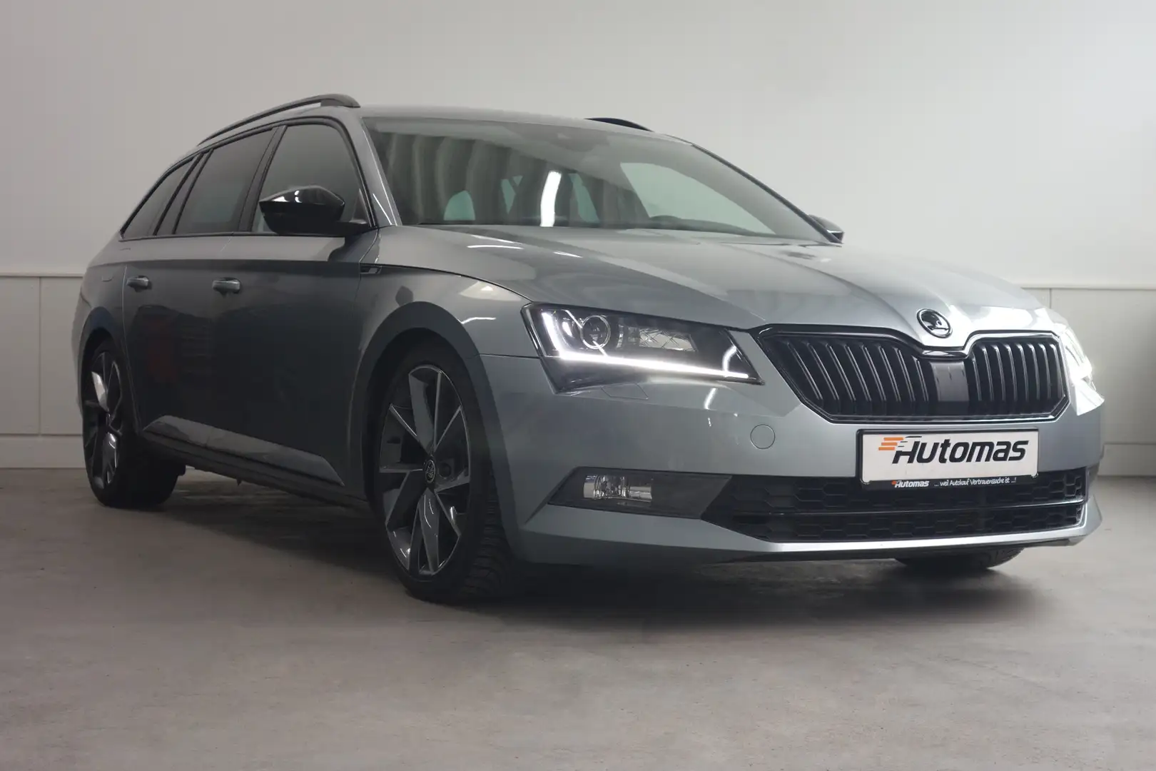 Skoda Superb Sportline 4x4 DSG Navi Xenon SHZ R-Cam Grau - 2