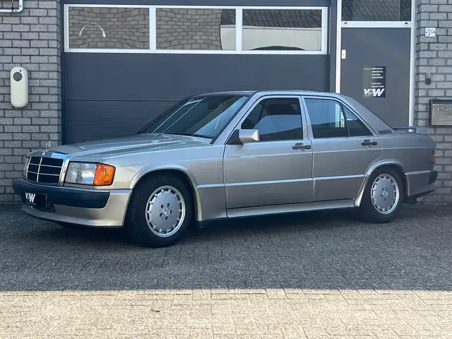 Mercedes-Benz 190 2.3/16V 170 dk Hand geschakeld .APK