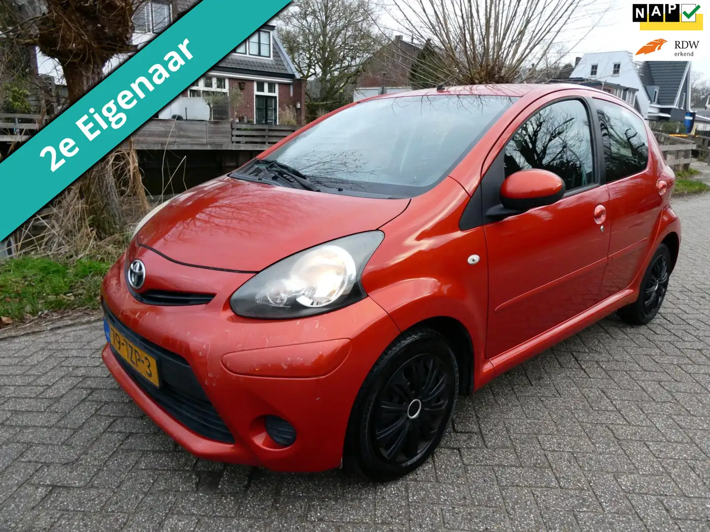 Toyota Aygo 1.0 VVT-i Comfort 5-deurs Airco Navi 2e eigenaar Z Orange - 1