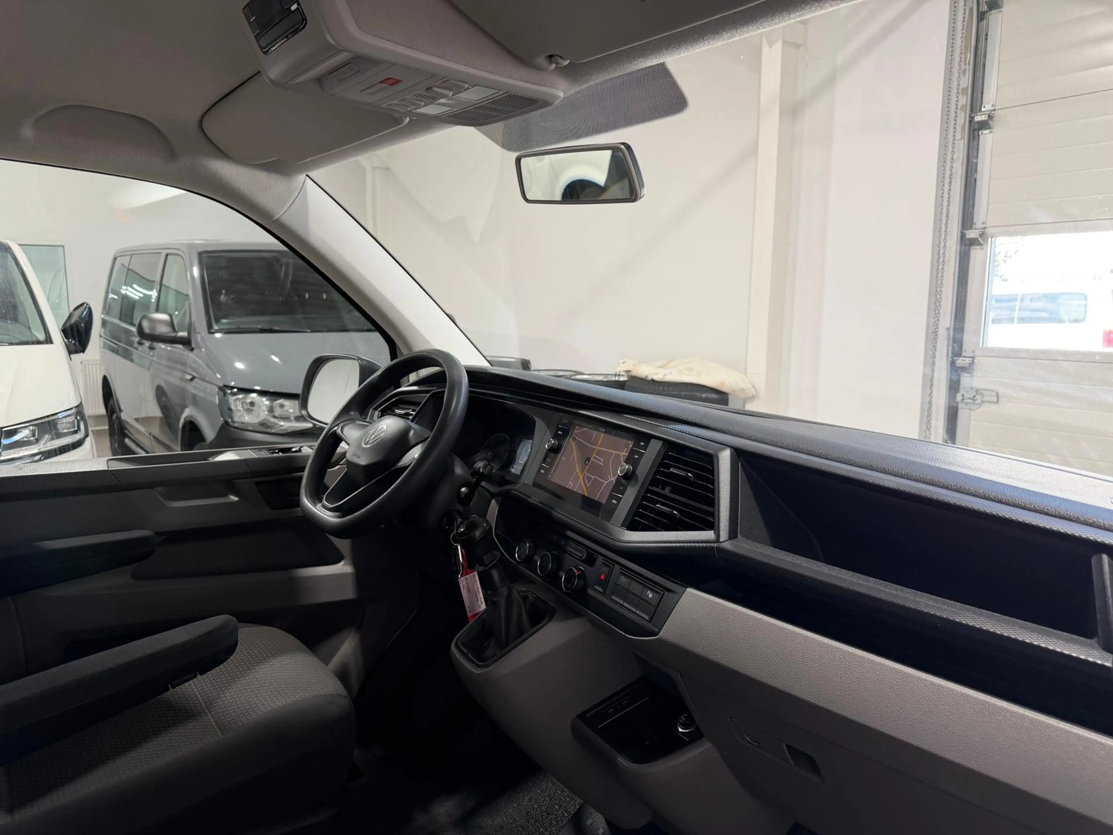 Volkswagen T6.1 Transporter -Doka(5-Si.),4Motion,lang,Standh — photo 9