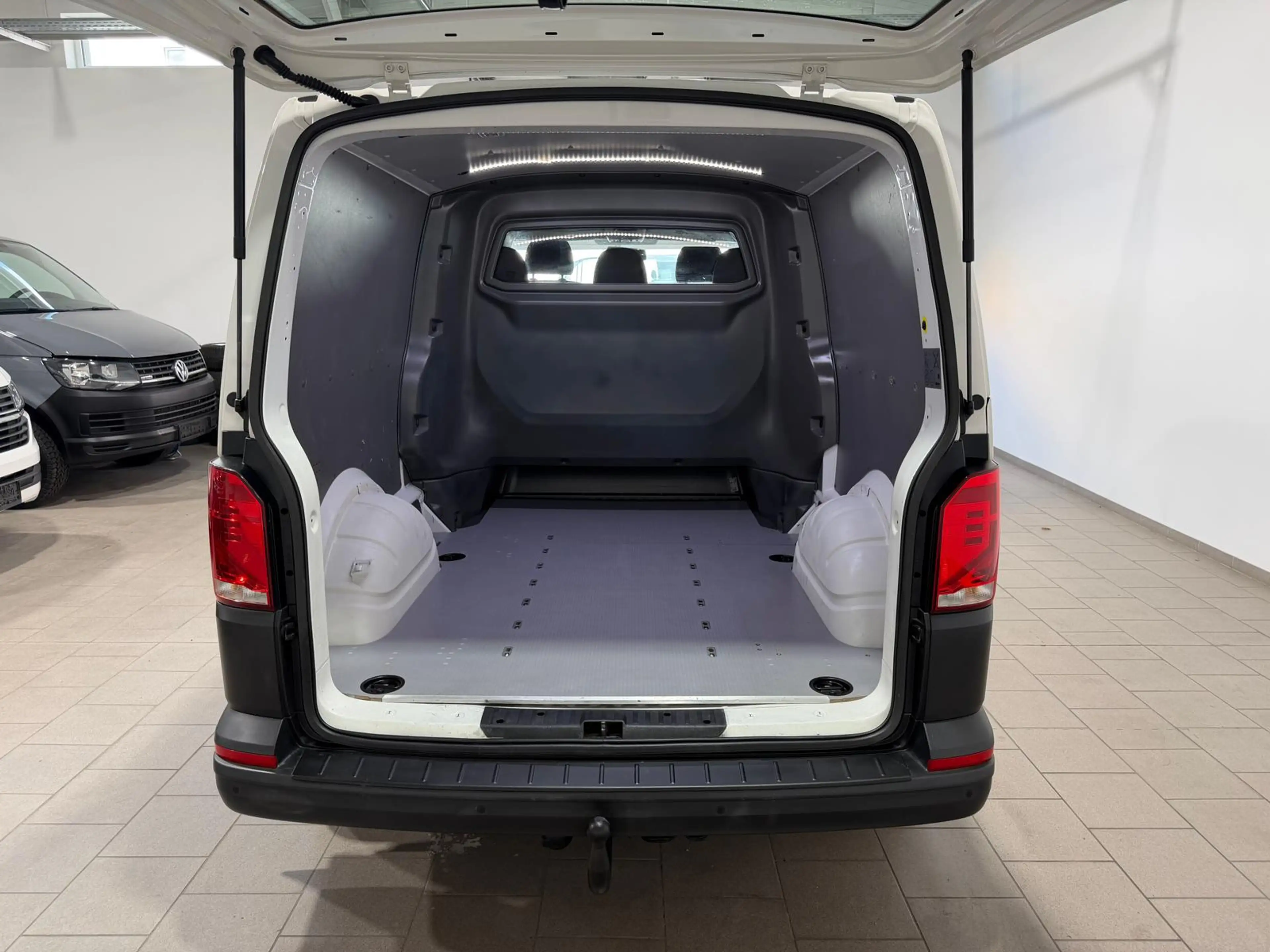 Volkswagen T6.1 Transporter -Doka(5-Si.),4Motion,lang,Standh — photo 5