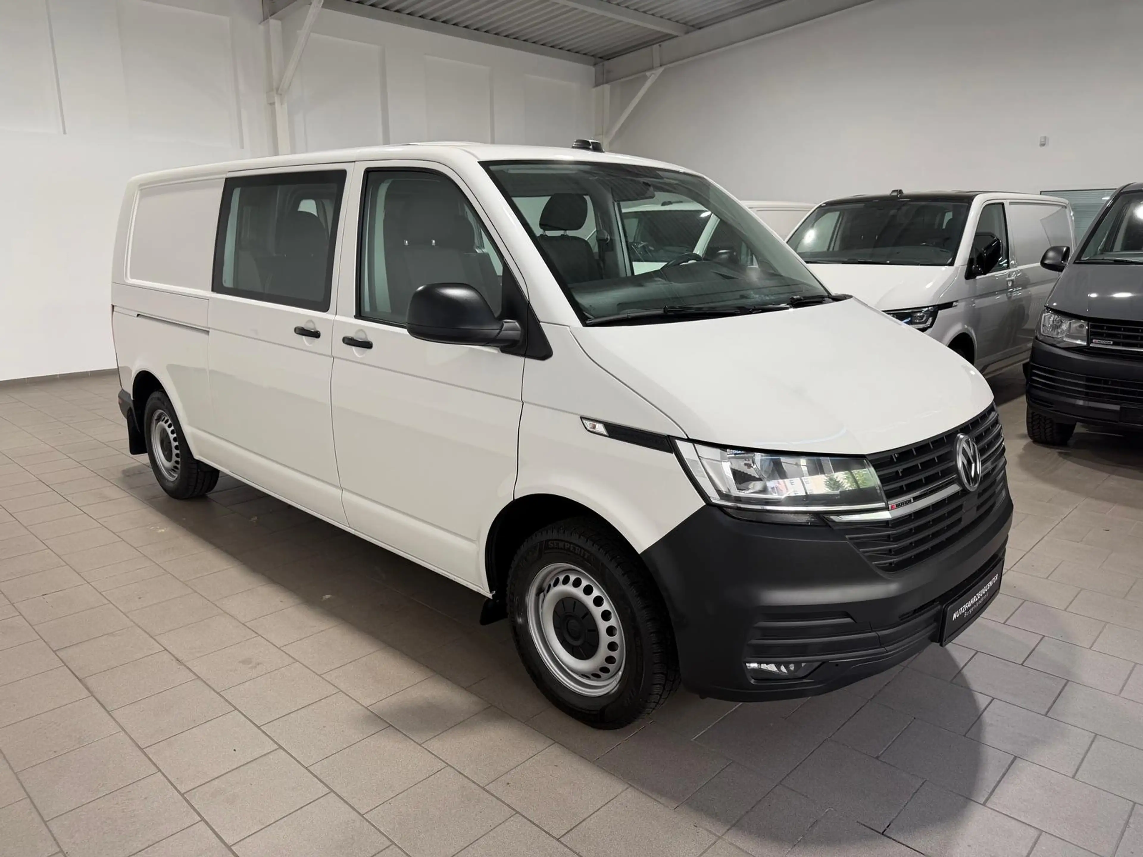 Volkswagen T6.1 Transporter -Doka(5-Si.),4Motion,lang,Standh — photo 2