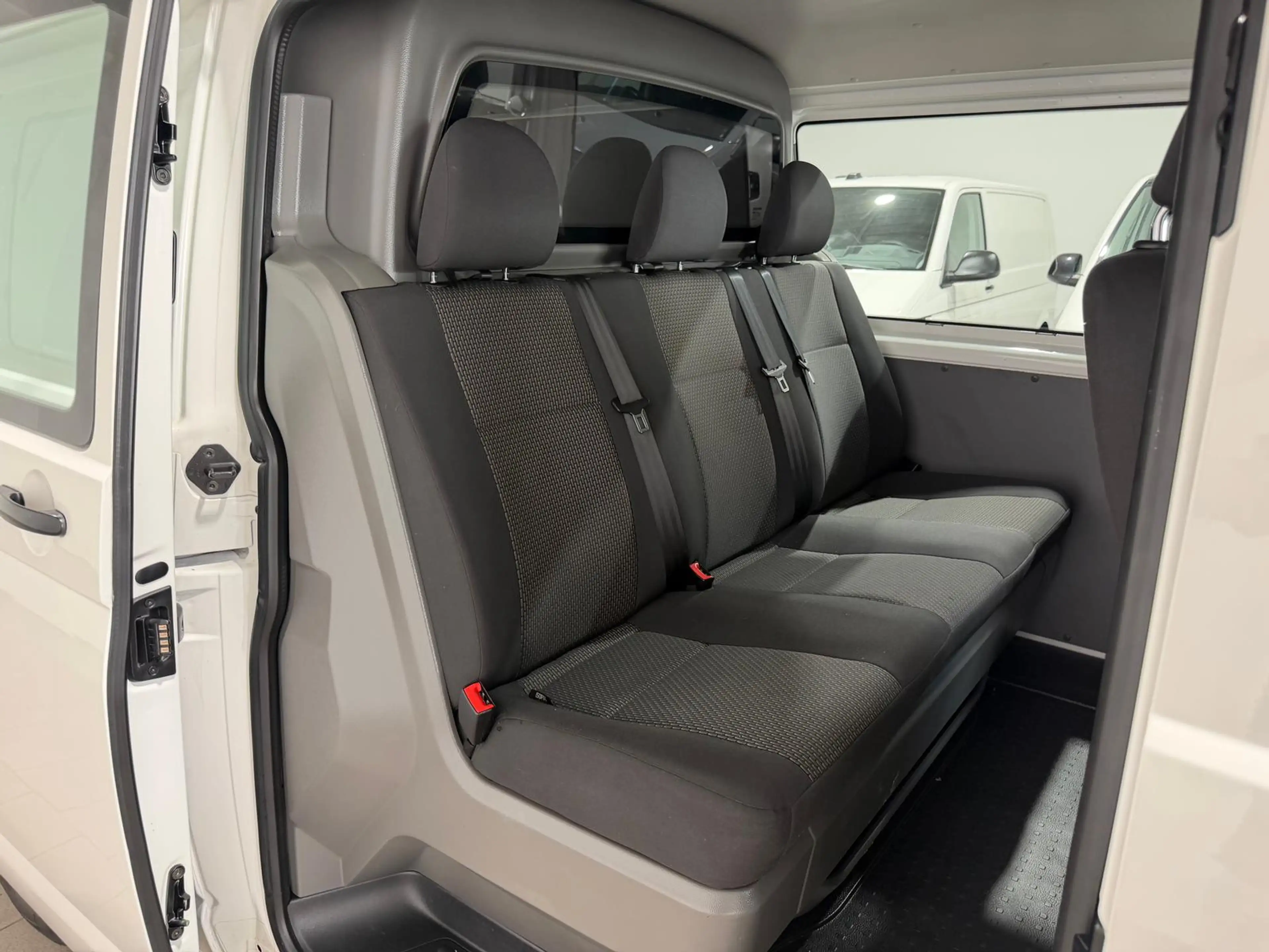 Volkswagen T6.1 Transporter -Doka(5-Si.),4Motion,lang,Standh — photo 7