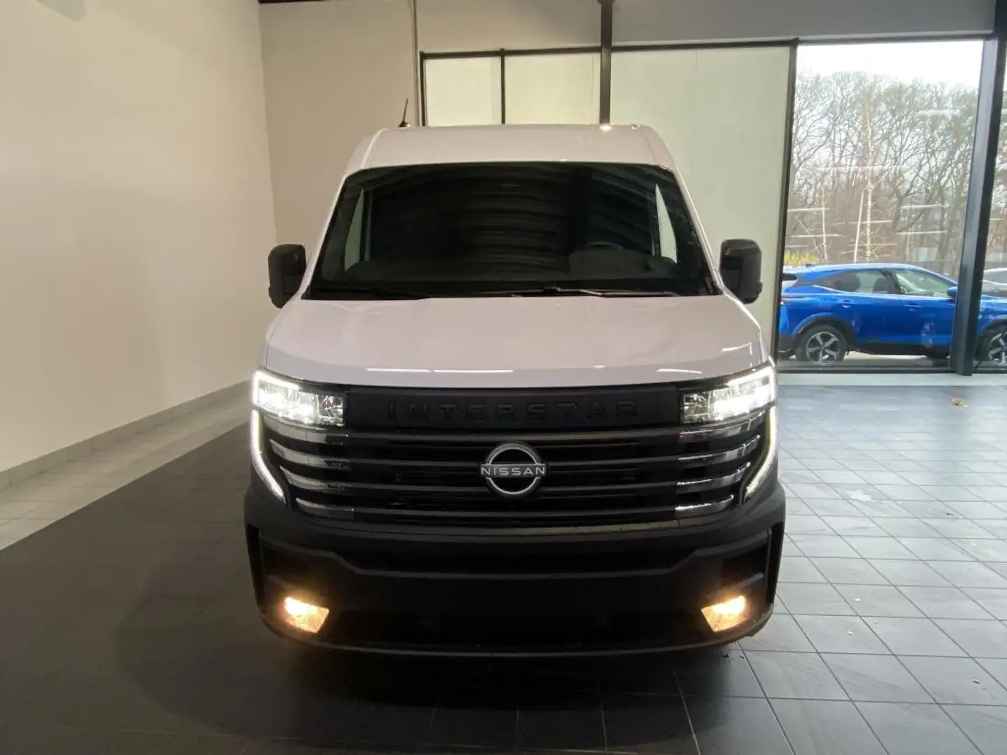 Nissan Interstar Interstar-e L2H2 Limited 87 kWh Bílá - 2