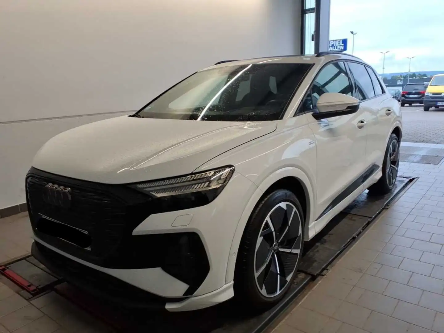 Audi Q4 e-tron S line 40 Pano AHK Matrix Pano HUD ACC RearView AC Weiß - 2